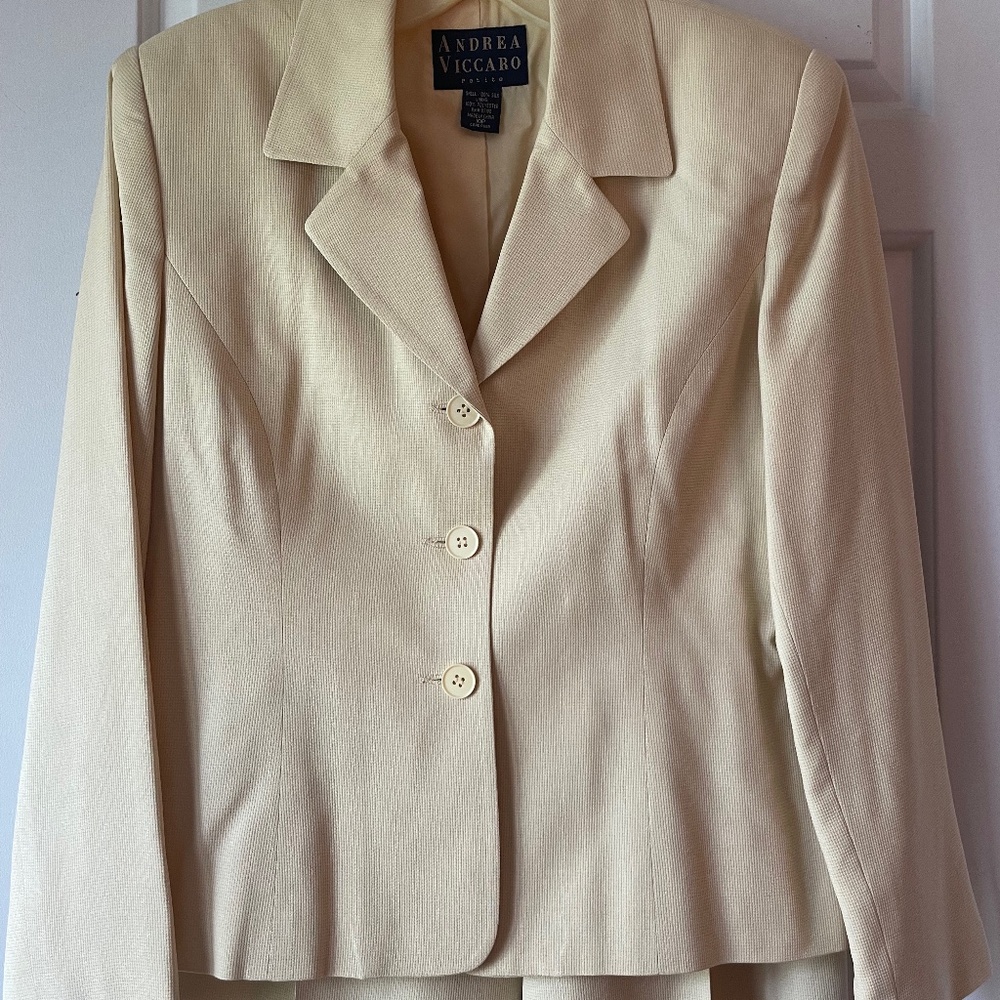 Women's 2-piece silk butter yellow pant suit